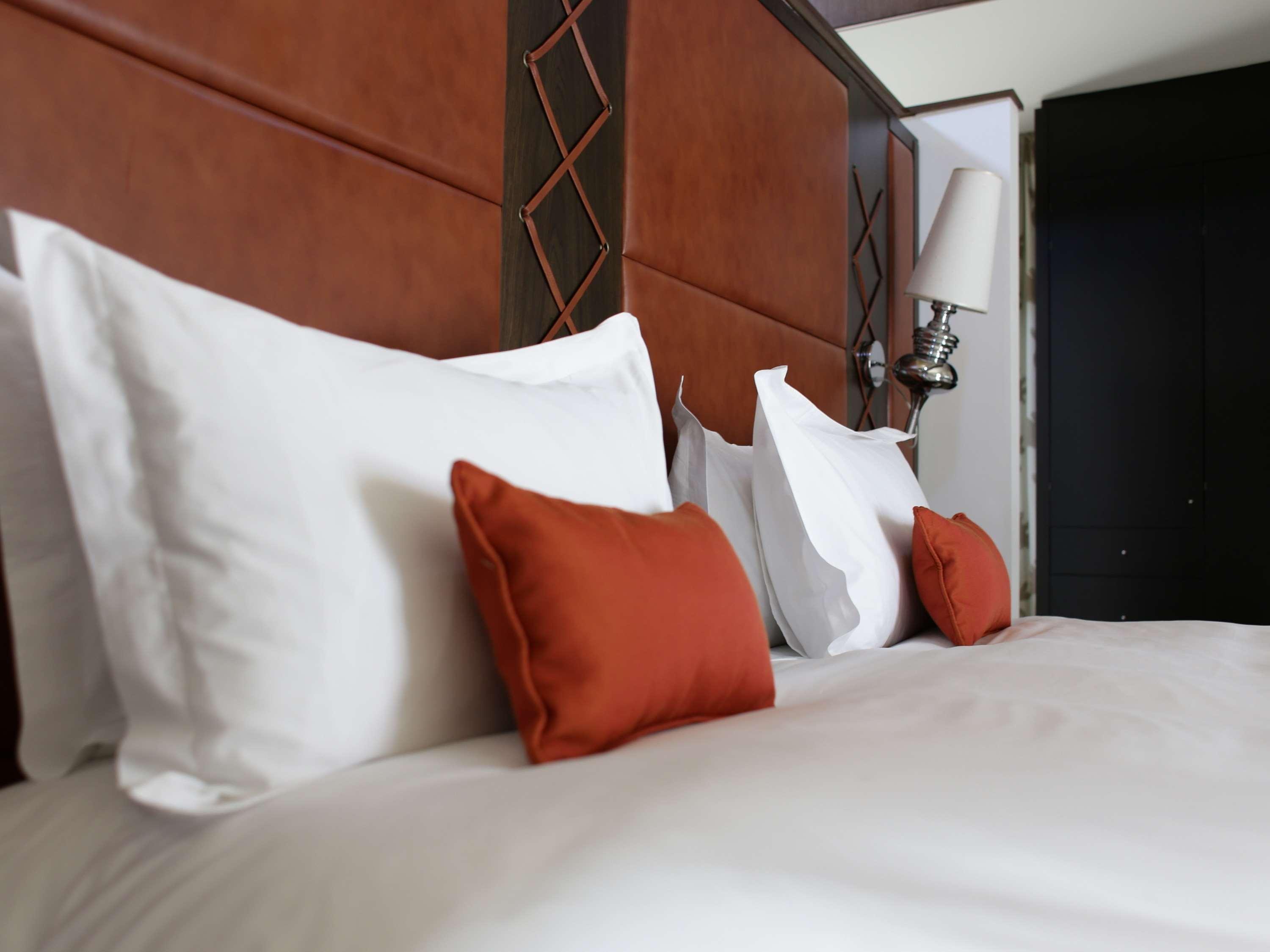 Sofitel Montevideo Casino Carrasco & Spa Ngoại thất bức ảnh A bed with pillows