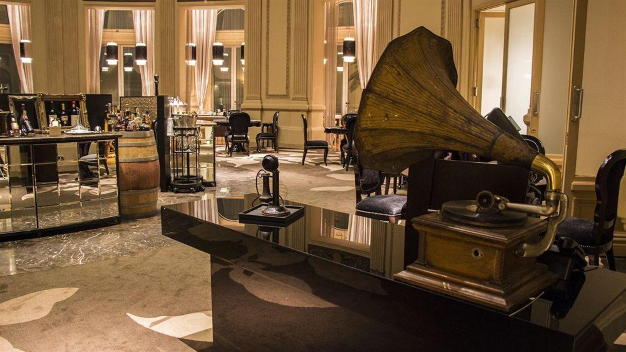 Sofitel Montevideo Casino Carrasco & Spa Ngoại thất bức ảnh The piano in the lobby of the Mandarin Oriental, Paris