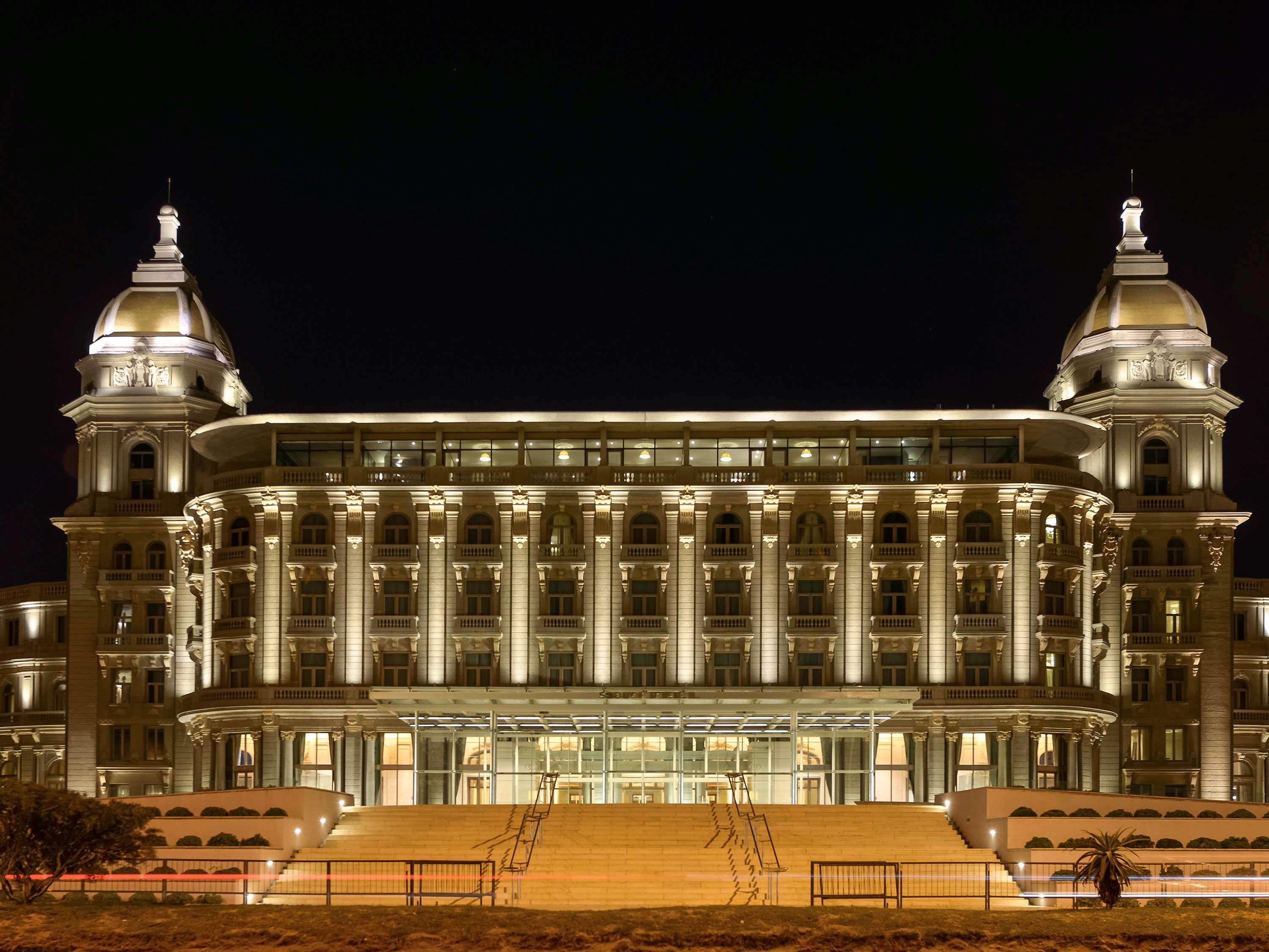 Sofitel Montevideo Casino Carrasco & Spa Ngoại thất bức ảnh The Grand Hotel at night