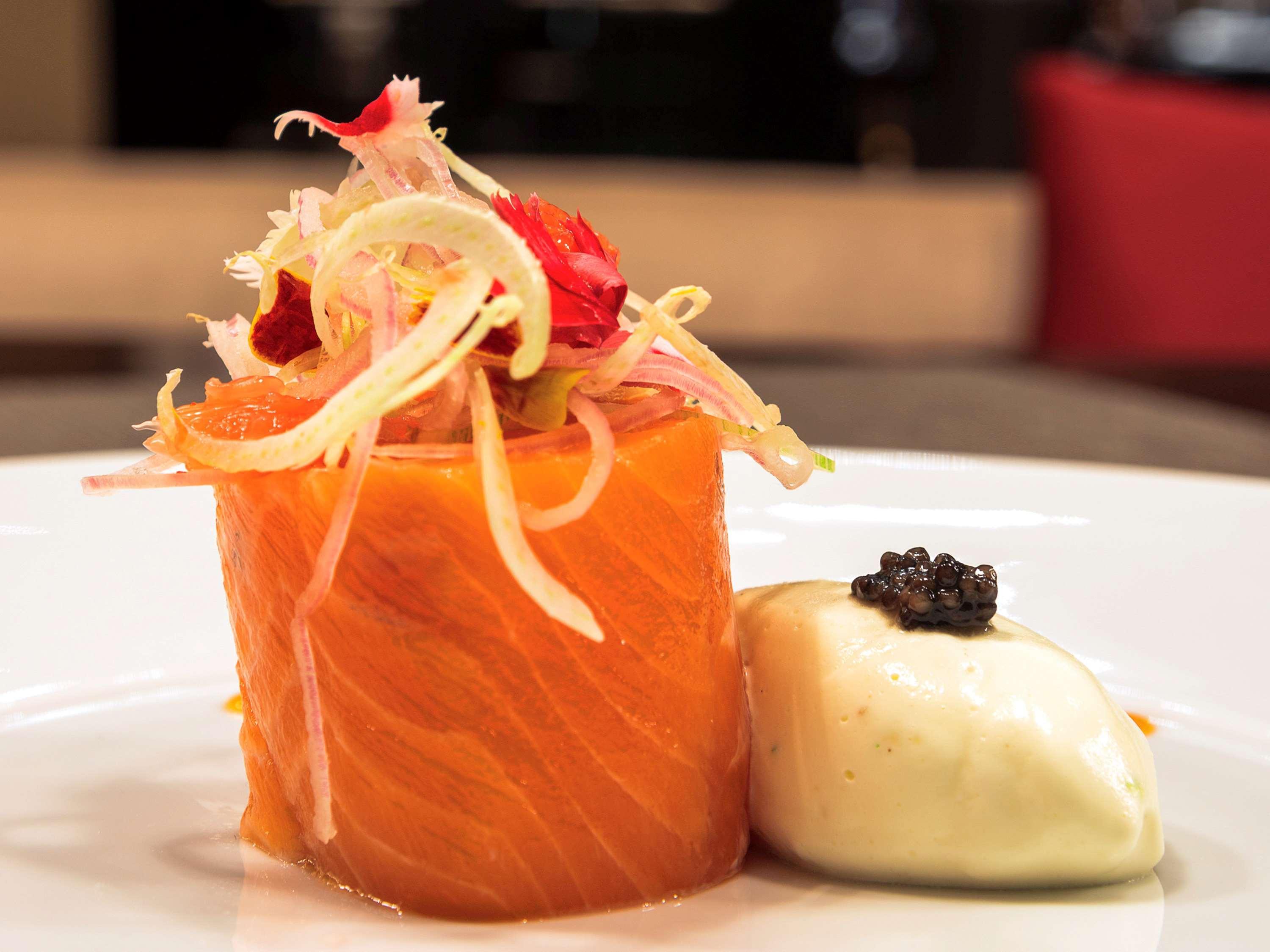 Sofitel Montevideo Casino Carrasco & Spa Ngoại thất bức ảnh Salmon tartar