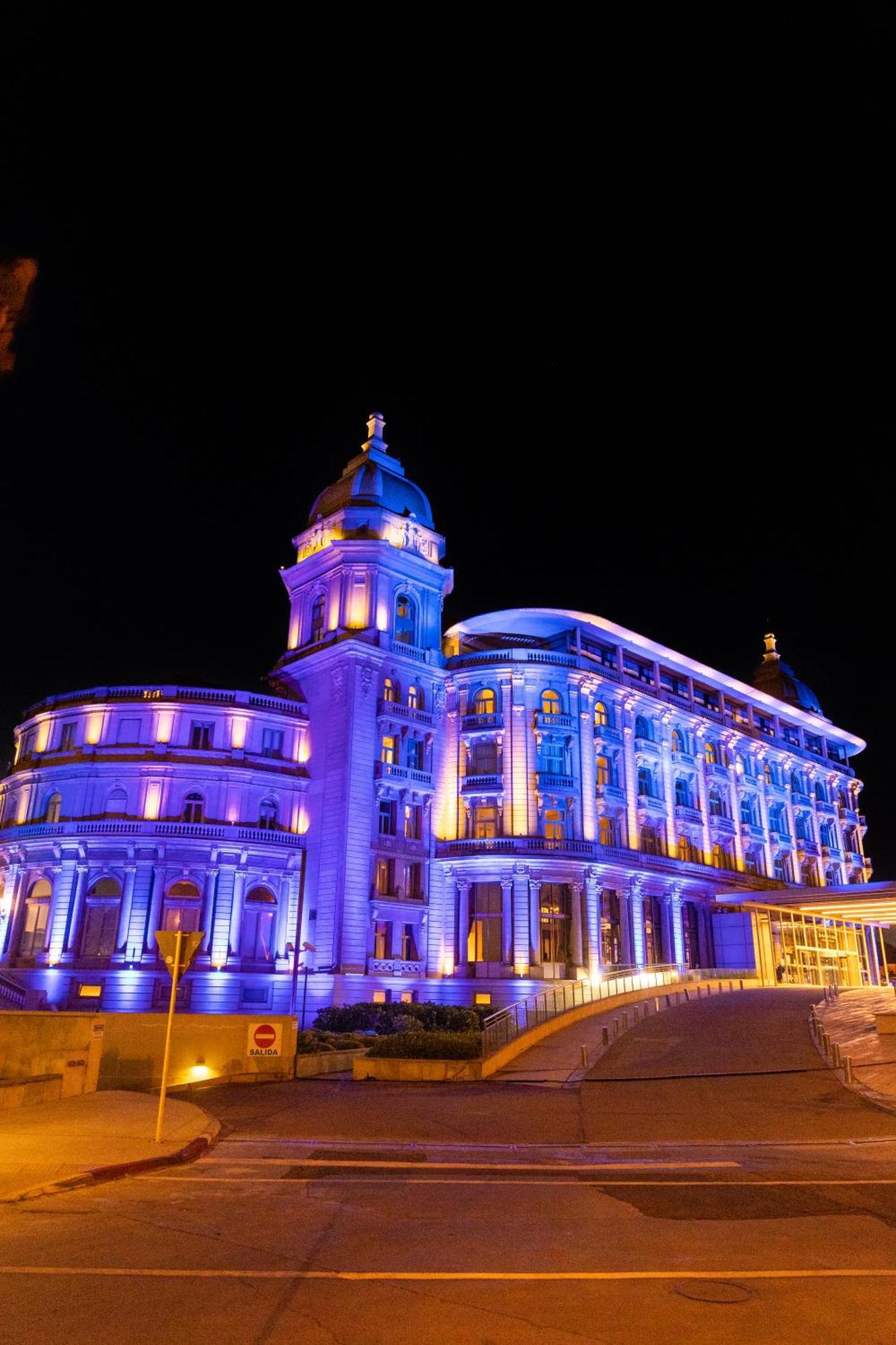 Sofitel Montevideo Casino Carrasco & Spa Ngoại thất bức ảnh The hotel at night